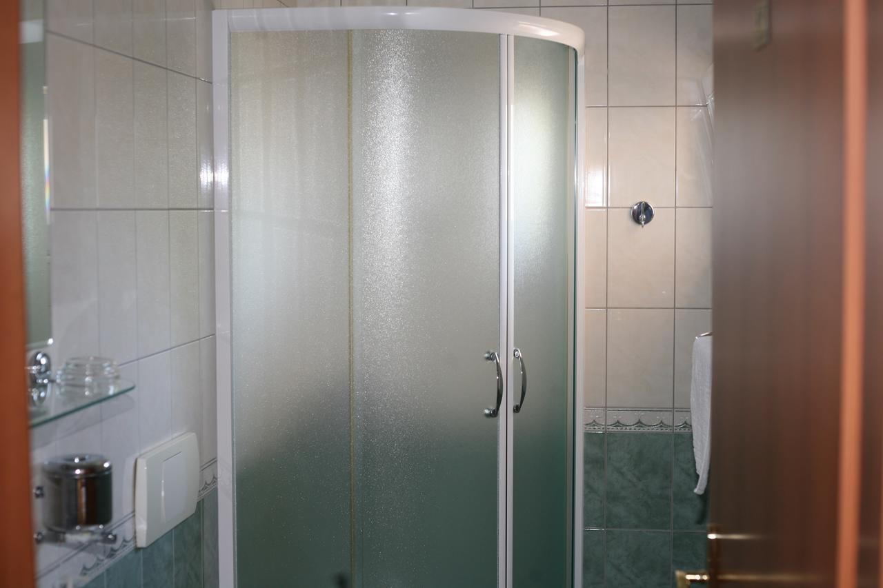 Blue Frog Hotell Hrvace Eksteriør bilde